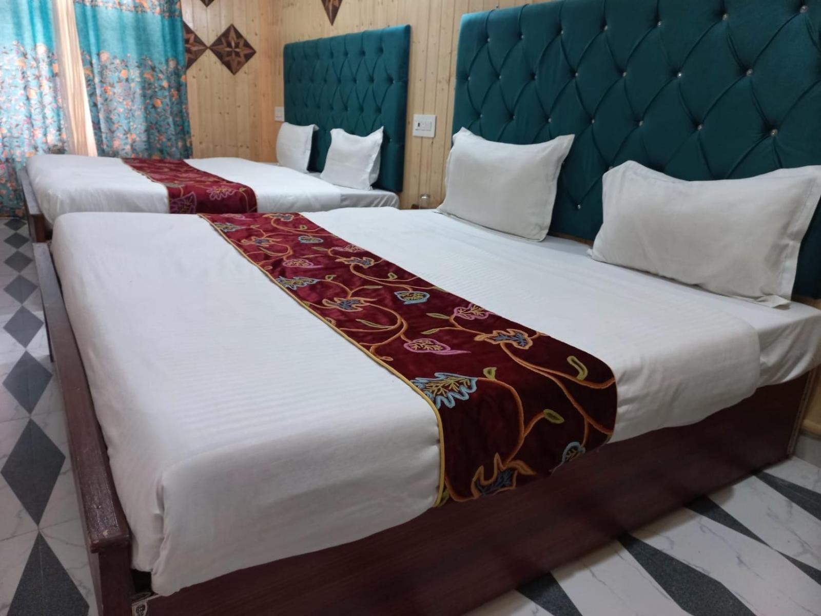 Srinagar Group Of Hotels ภายนอก รูปภาพ