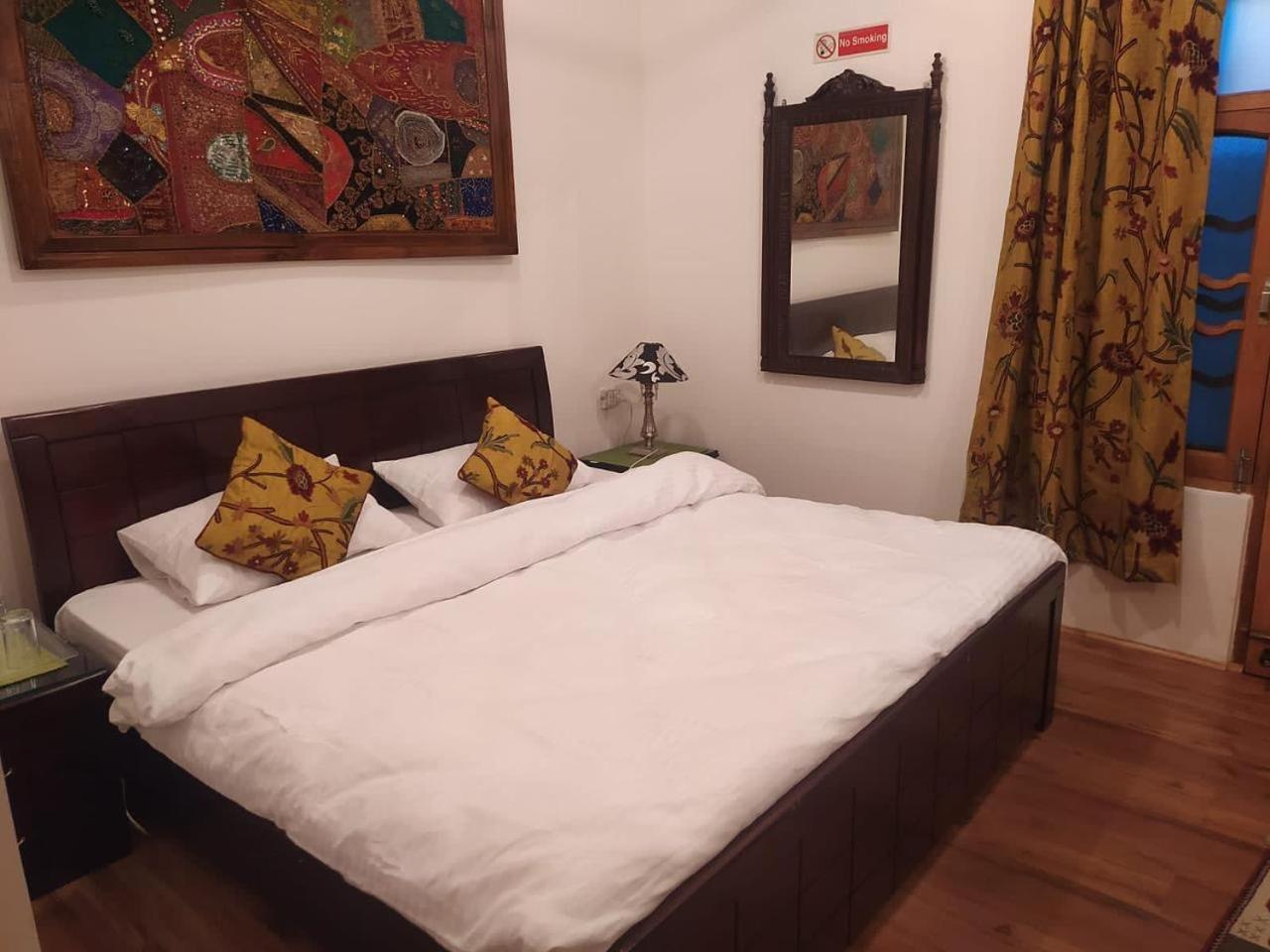 Srinagar Group Of Hotels ภายนอก รูปภาพ
