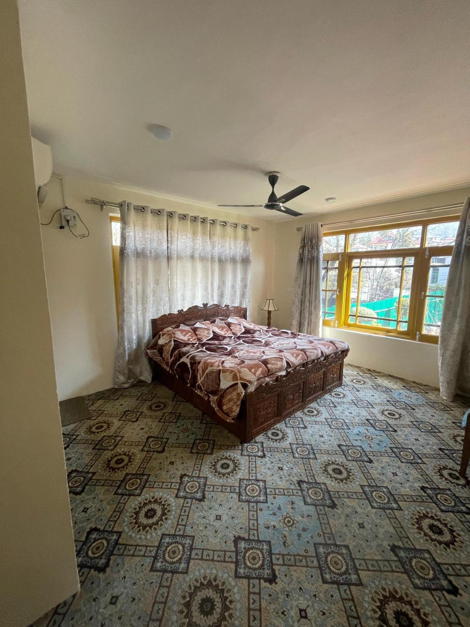 Srinagar Group Of Hotels ภายนอก รูปภาพ