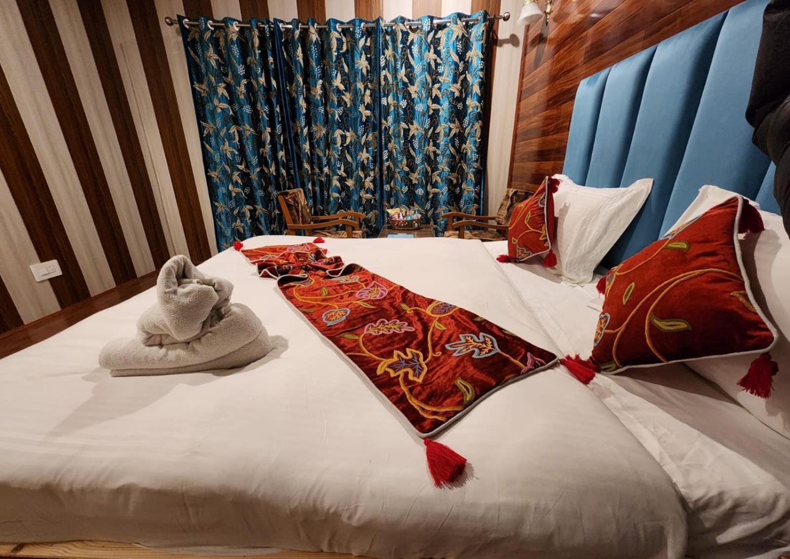 Srinagar Group Of Hotels ภายนอก รูปภาพ