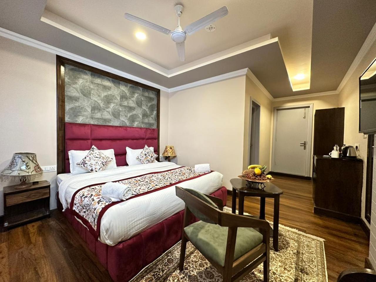 Srinagar Group Of Hotels ภายนอก รูปภาพ