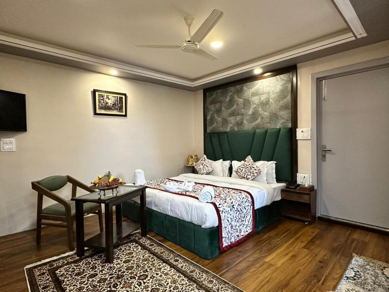 Srinagar Group Of Hotels ภายนอก รูปภาพ