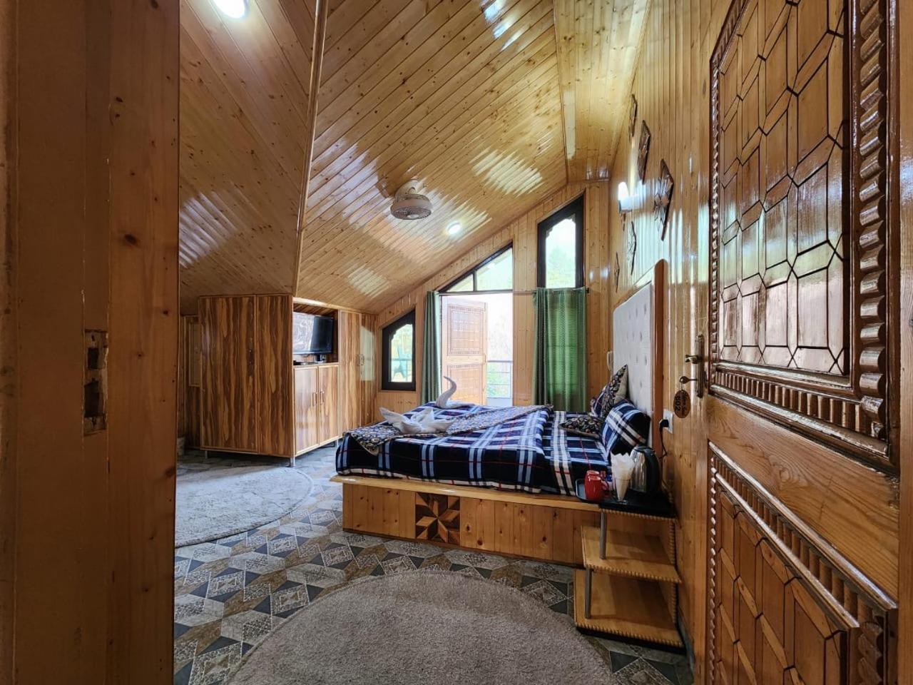 Srinagar Group Of Hotels ภายนอก รูปภาพ